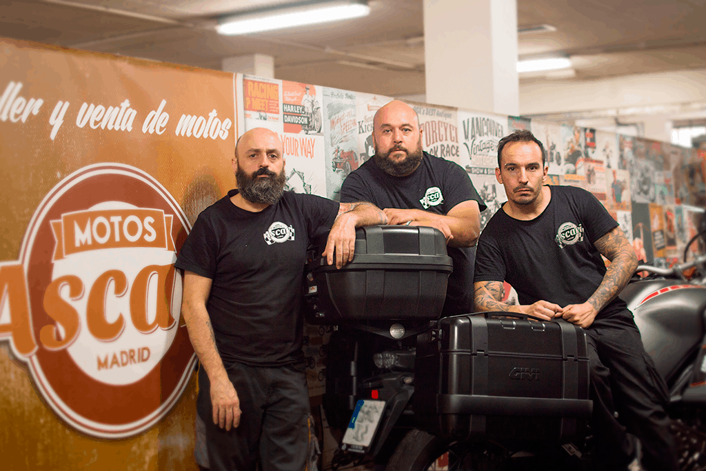 Ascari crew